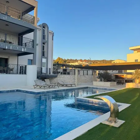 Exclusive Vista Hills Blue Horizon Apartment