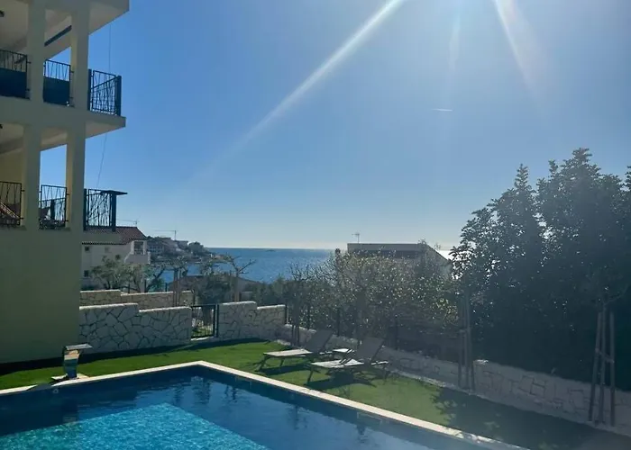 Exclusive Vista Hills Blue Horizon